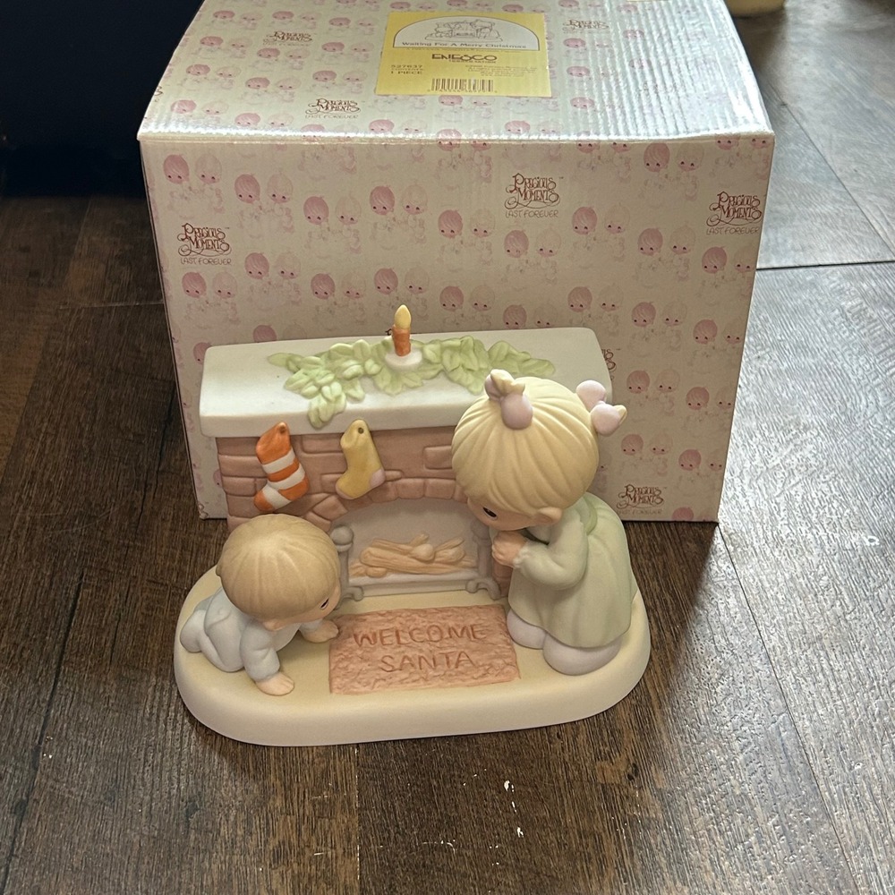 Precious Moments Waiting For A Merry Christmas Figurine 527637 Enesco 2000 Box